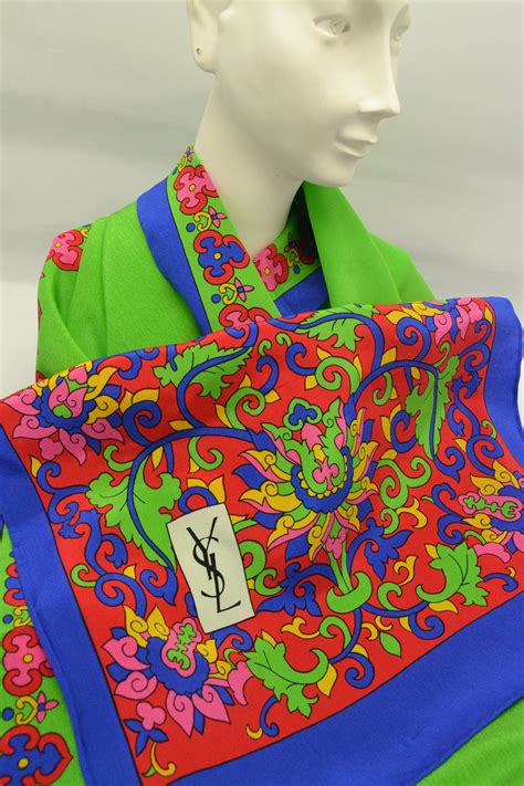 foulard yves saint laurent vide dressing|Foulards Yves Saint Laurent en Coton pour Femme.